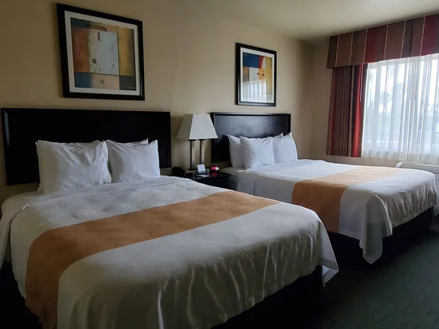 غرفة قياسية بسريرين كوين بشرفة، Quality Inn & Suites Anaheim at the Park 1/4