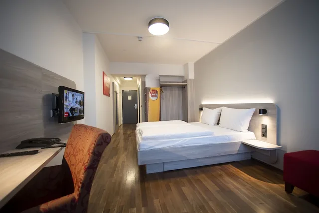 غرفة قياسية بسرير كوين، Eden Frueh Am Dom Hotel 3/10