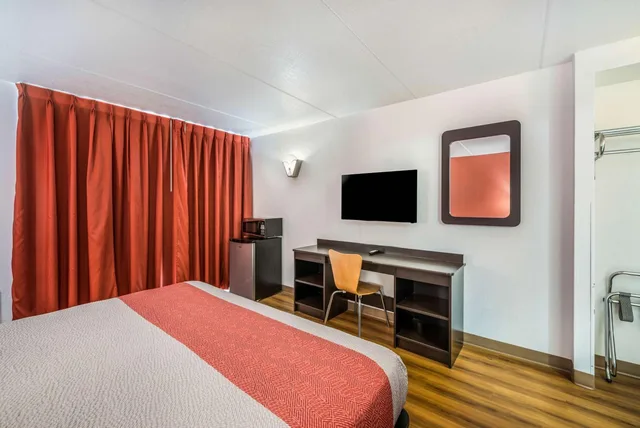 غرفة بسرير كينج لذوي الإعاقة، Motel6 Henderson, TX 3/9