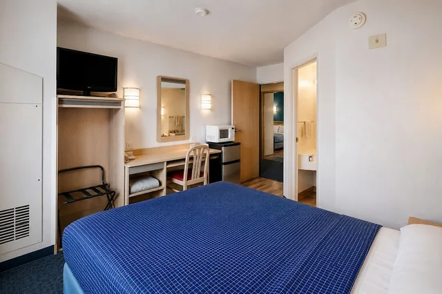 غرفة بسرير كوين لذوي الإعاقة، Econo Lodge Menomonie WI 5/10