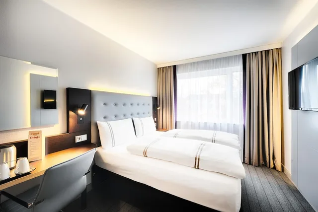 Standard, Double Bed, Premier Inn Cologne City Centre hotel 1/4