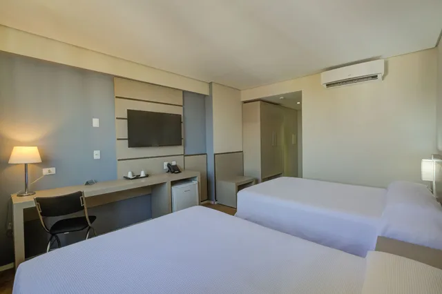 Superior, Single, 2 Double Beds، Viale Tower Hotel 3/3