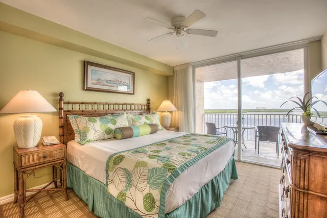 Resort, Suite, King Bed, Sofa, High Floor، Lover's Key Resort by Check-In Vacation Rentals 1/2