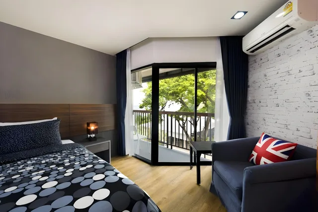 غرفة قياسية بسرير مزدوج وسريرين منفصلين، The Loft Seaside Sriracha Hotel 3/3