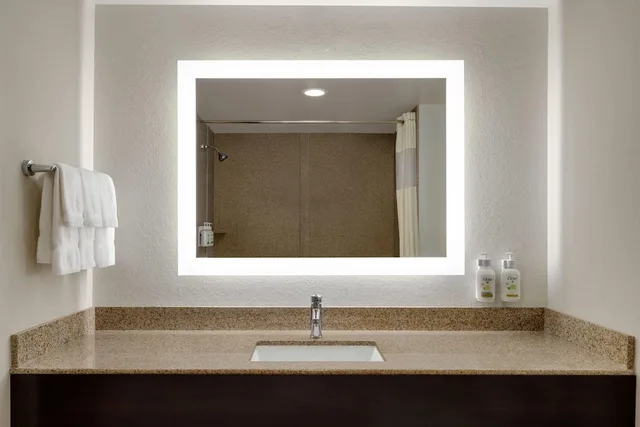 جناح عائلي بسرير كينج وسريرين منفصلين، La Quinta Inn Suites By Wyndham Memphis Wolfchase 5/5