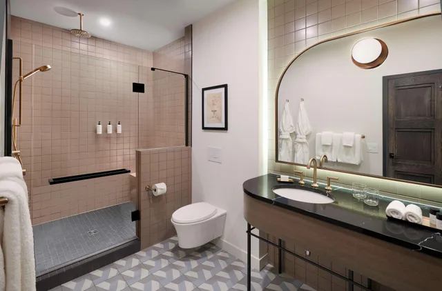 جناح جونيور بسرير كينج، The Westley Calgary Downtown, Tapestry Collection by Hilton 3/3