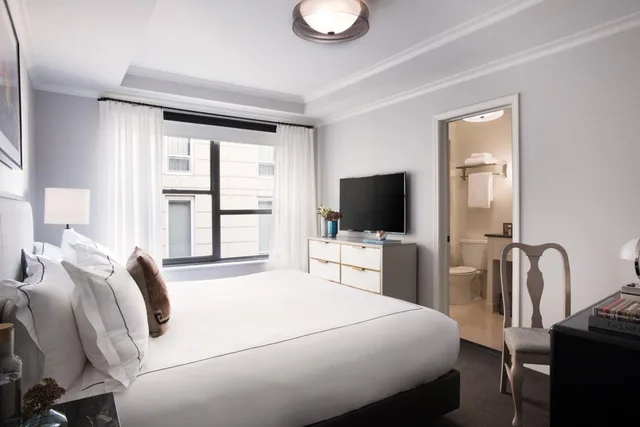 غرفة قياسية بسرير كينج، The Talbott Hotel 2/7