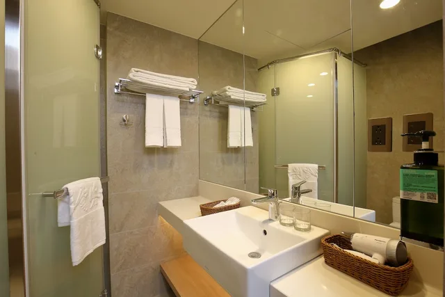 Green, Twin Beds، Kloud Hotel 4/4