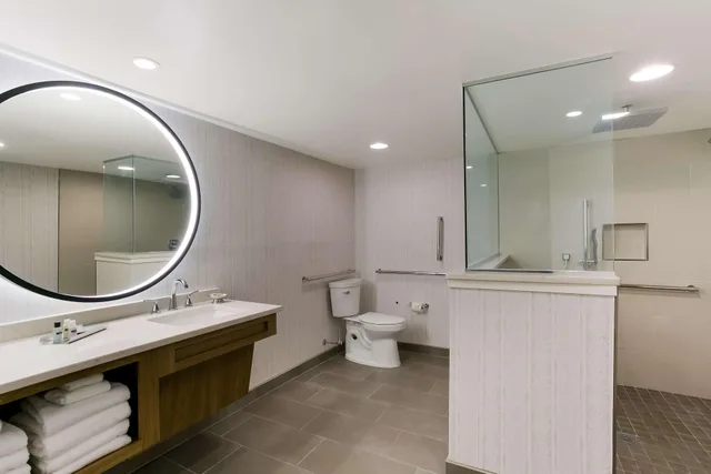 جناح بسرير كينج وسريرين كوين بغرفتي نوم لذوي الإعاقة، Best Western Premier The Central Hotel & Conference Center 4/4