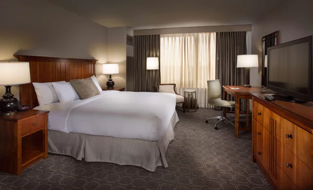 غرفة بسرير مزدوج، Doubletree By Hilton Chicago Oak Brook 2/2