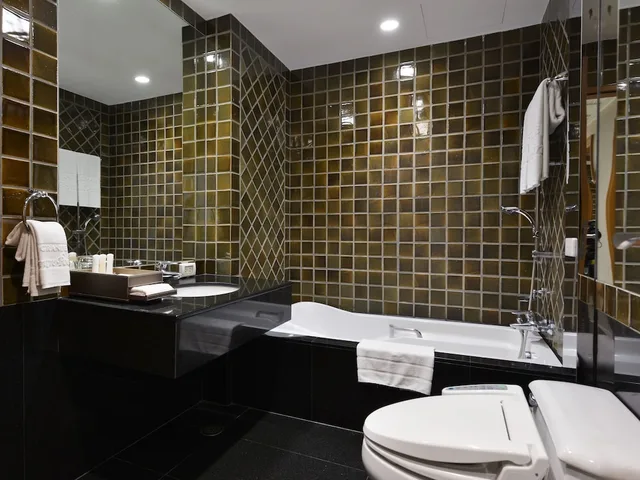 3 Bedrooms, Suite, 2 Double and Twin Beds, Balcony، Grande Centre Point Ploenchit Bangkok 10/10