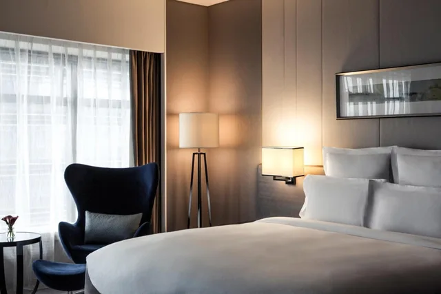 غرفة تنفيذية تنفيذية بسرير كينج مع دخول الصالة، Pullman Shanghai Xuhui (ex Pullman Shanghai South) 1/2