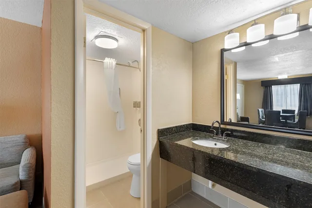 جناح بسرير كوين مع أريكة، Best Western Space Shuttle Inn 9/10