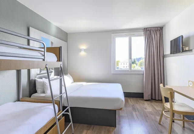 Room, Quadruple, 1 Double and 2 Bunk Beds، B&B Hotel Orange 1/6