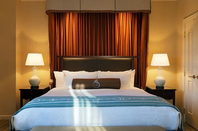 Room, King Bed, Terrace, Salamander Resort And Spa 2/3