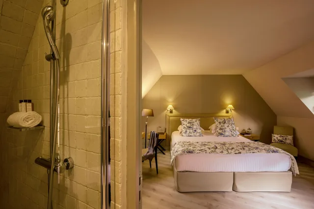Room, King Bed, No Air Condition، LES MANOIRS DE TOURGEVILLE 3/3