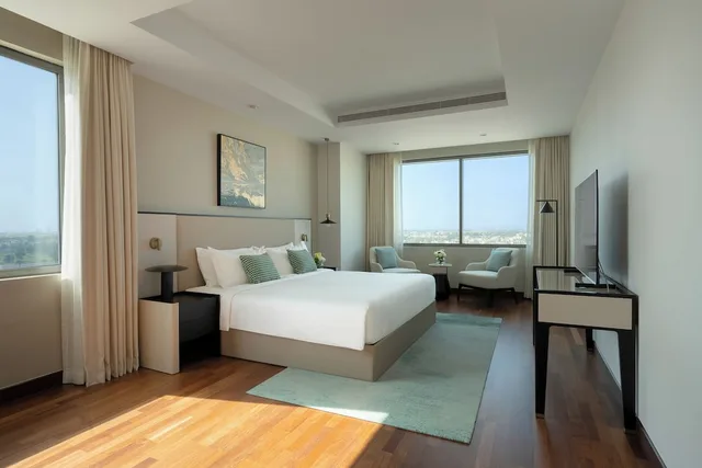 جناح تنفيذي بسرير كينج وسريرين منفصلين بغرفتي نوم، Fraser Suites Seef Bahrain 4/10