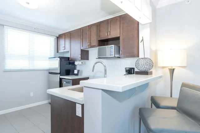 Tower, Suite, King Bed, with View, Sofa, Balcony, Kitchenette، Sandman Hotel Kelowna 4/5