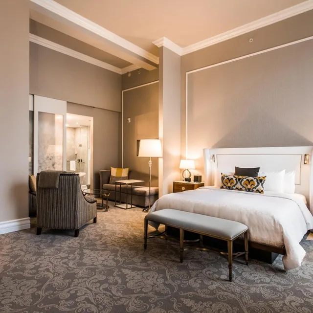 غرفة غراند ديلوكس بسرير كينج بإطلالة على الحديقة، Hotel Birks Montreal 1/8