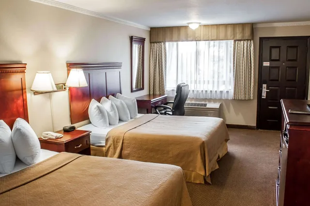 غرفة قياسية بسريرين كوين للمدخنين، Quality Inn & Suites Fife Seattle WA 1/5