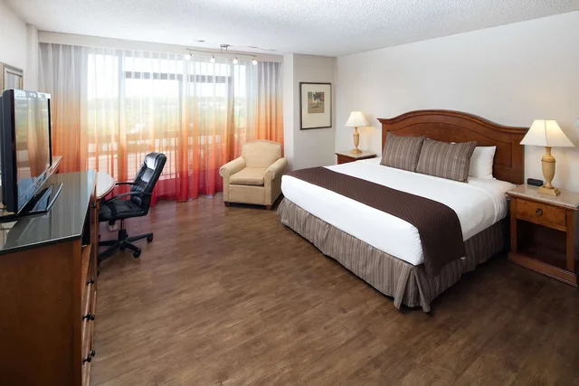 غرفة بريميوم ركنية بسرير كينج بشرفة، Red Lion Hotel Boise Downtowner 1/4