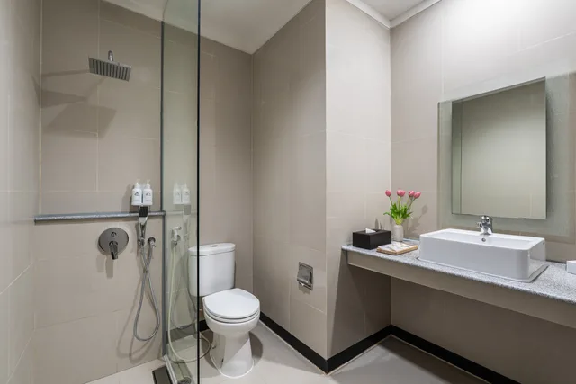 غرفة قياسية بسرير مزدوج، Bentani Hotel & Residence 2/2