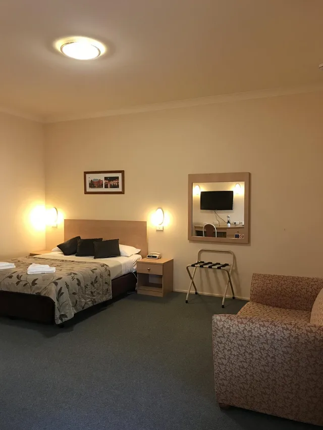 غرفة تنفيذية، Country Gardens Motor Inn 2/2
