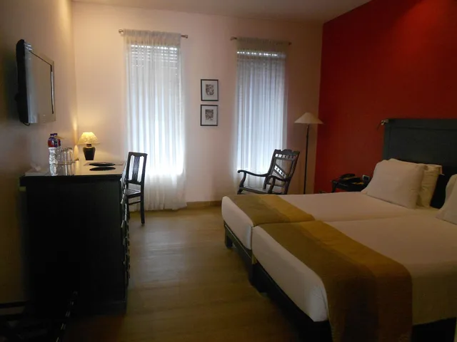 غرفة ديلوكس بسرير كينج بشرفة بحوض استحمام، O Hotel Goa, Candolim Beach 3/8
