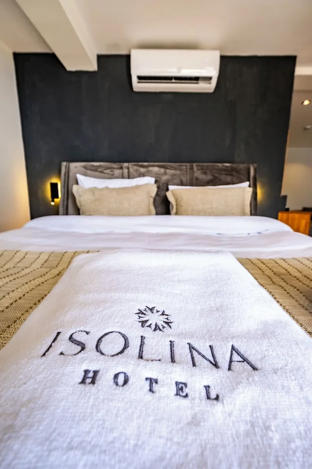 جناح بسرير مزدوج بإطلالة على الحديقة مع أريكة، Isolina Hotel 6/10
