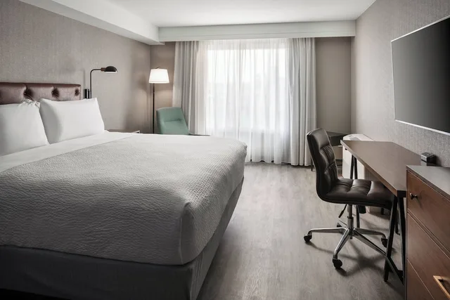 غرفة قياسية بسرير كينج لذوي الإعاقة، Four Points By Sheraton Hotel Suites San Francisco Airport 1/2
