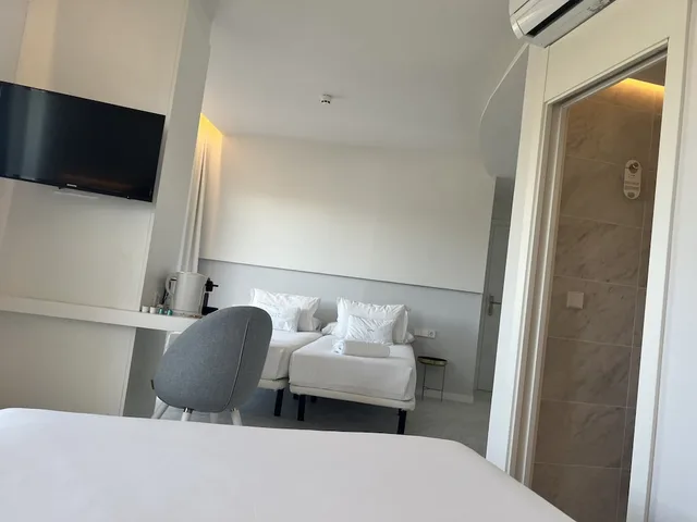 Connecting, Comfort, Family, 2 Double Beds, Pool View, Balcony, Hotel Aromar 3/8