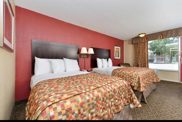 غرفة بسريرين كوين، Rodeway Inn Ardmore,OK 1/2