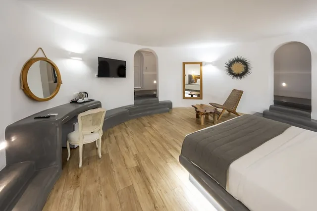 Windmill, Deluxe, Suite, Queen Bed, Shared Pool، Smy Mediterranean White Santorini - Adults Only 2/5