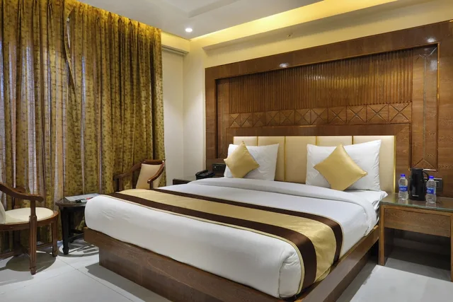 غرفة ديلوكس بسرير كينج، HOTEL GRAND PLAZA. 1/8