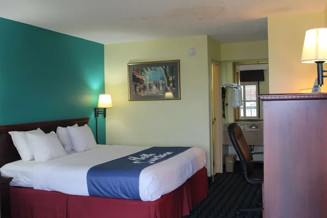 غرفة بسرير كوين، Days Inn By Wyndham Marianna 1/6