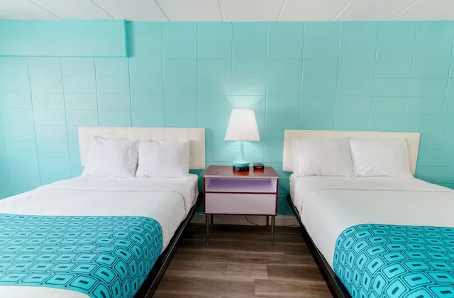 غرفة بسريرين مزدوجين، Howard Johnson by Wyndham Virginia Beach At The Beach 4/8