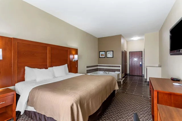 غرفة بسرير كينج، Comfort Inn and Suites Carbondale University Area 2/5