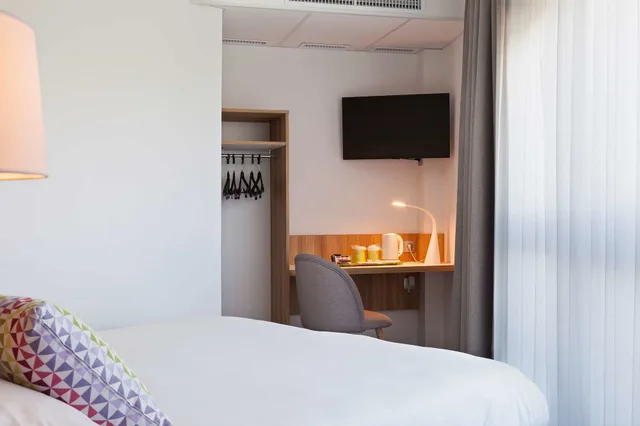 Standard, Double Bed, Hotel Campanile Metz Nord - Talange 2/10