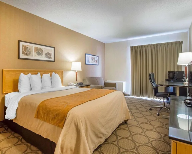 غرفة بسرير كينج، Comfort Inn Baie-Comeau 3/6