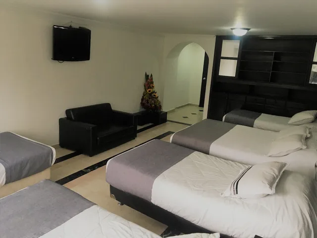 Family, 1 Double and 3 Single Beds، Hotel Ejecutivo Av La Esperanza 3/5