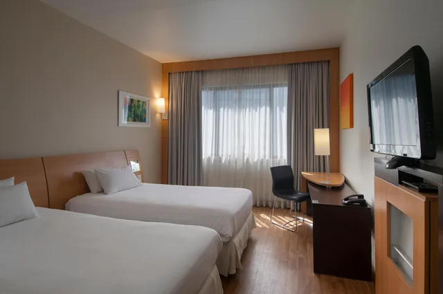 Standard, Double Bed, Street View، Novotel Porto Alegre Tres Figueiras 2/4