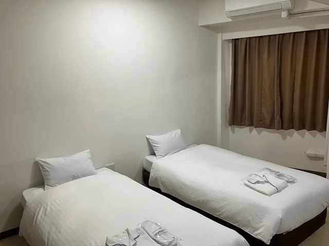 غرفة قياسية بسريرين منفصلين، Enagic Okinawa Kokusai Plaza Hotel 1/5