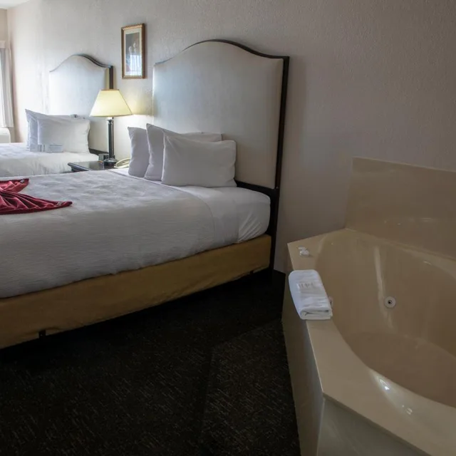 غرفة بسرير كوين بجاكوزي، Hotel Grand Victorian 9/9