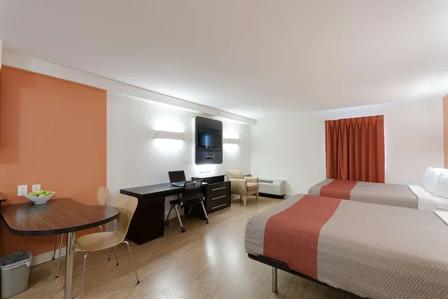 غرفة ديلوكس بسريرين كوين، Motel6 Brandon, MB 4/8