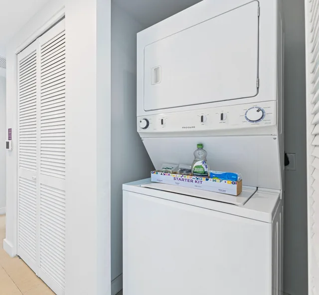 1 Bedroom, Premium, Apartment, Partial Ocean View, Balcony, Dharma Home Suites Miami At Monte Carlo 6/6
