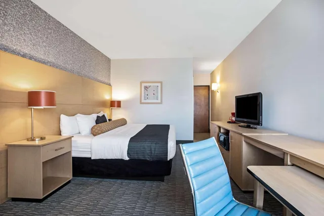 غرفة ديلوكس بسرير كينج، La Quinta Inn & Suites by Wyndham Austin NW/Lakeline Mall 3/7