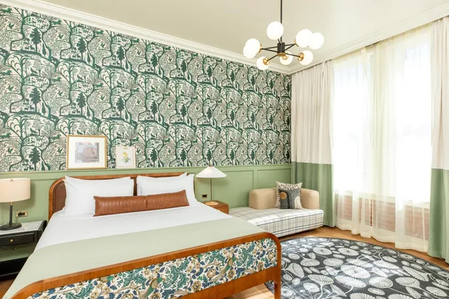 Retreat, Suite, King Bed, 2 Queen Beds، The Mining Exchange A Registry Collection Hotel 4/10