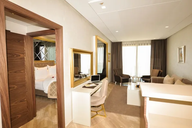 Superior, Executive, Suite, King Bed, Sofa, Balcony, Suite Hotel Casa Diamond 3/4