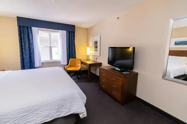 جناح بسرير كينج بحوض جاكوزي، Deer Lake Horizon Hotel, BW Signature Collection 1/5