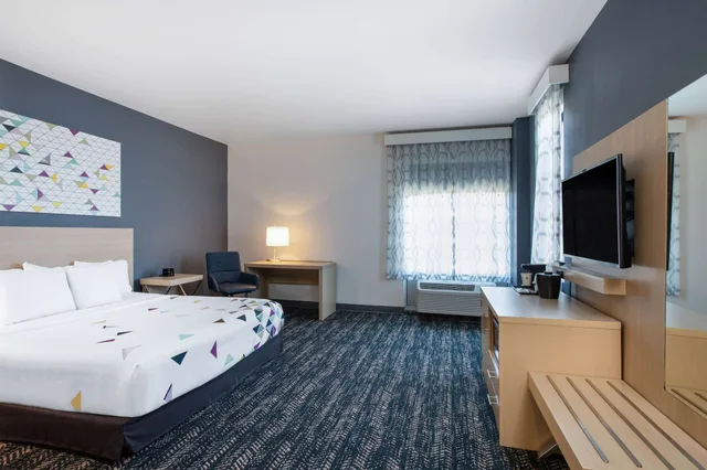غرفة بسرير كينج لذوي الإعاقة، La Quinta Inn & Suites by Wyndham Manassas, VA- Dulles Airport 1/1